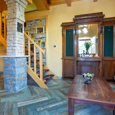 Stunning home in Izola w/ Outdoor swimming pool, Jacuzzi&5 Bedrooms *