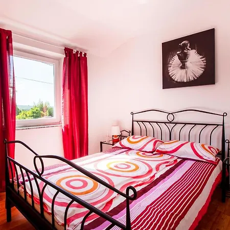 Stunning home in Izola w/ Outdoor swimming pool, Jacuzzi&5 Bedrooms Dom wakacyjny Izola