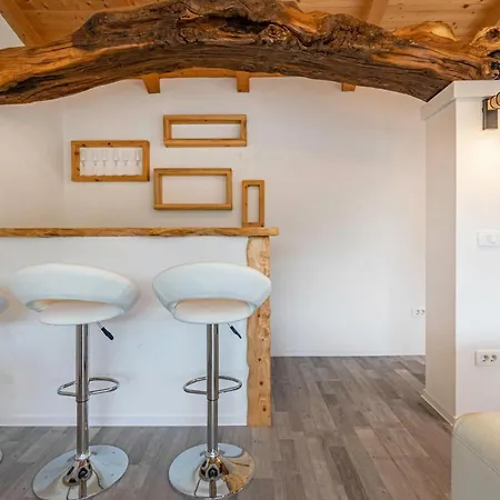 Dom wakacyjny Stunning home in Izola w/ Outdoor swimming pool, Jacuzzi&5 Bedrooms *