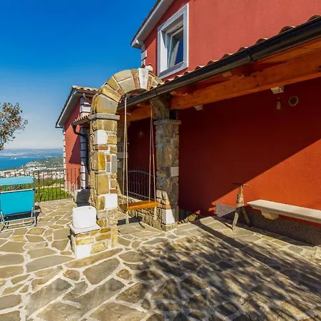 Stunning home in Izola w/ Outdoor swimming pool, Jacuzzi&5 Bedrooms Dom wakacyjny *