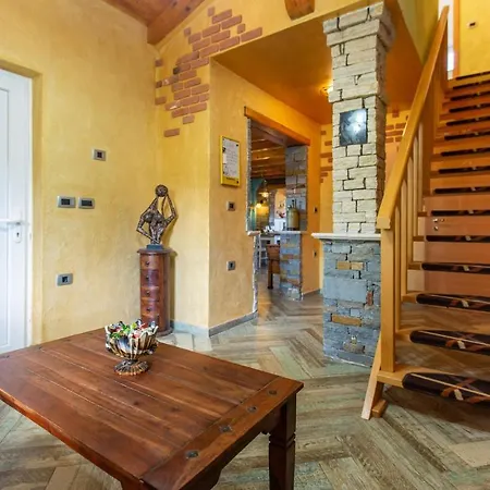 Stunning home in Izola w/ Outdoor swimming pool, Jacuzzi&5 Bedrooms *