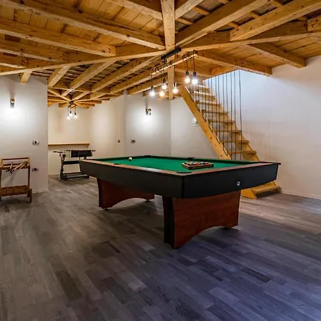 Dom wakacyjny Stunning home in Izola w/ Outdoor swimming pool, Jacuzzi&5 Bedrooms Izola