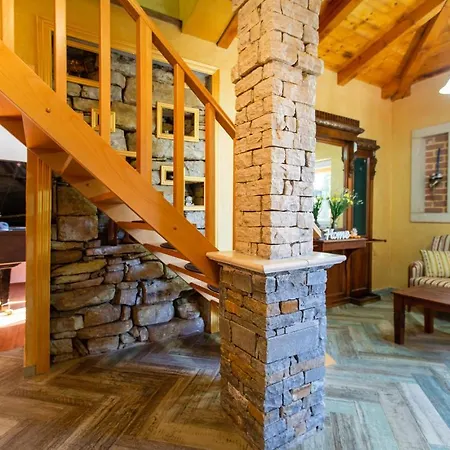 Stunning home in Izola w/ Outdoor swimming pool, Jacuzzi&5 Bedrooms *